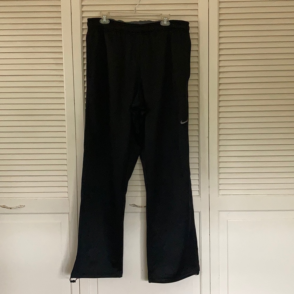 Nike men’s therma-fit black sweatpants